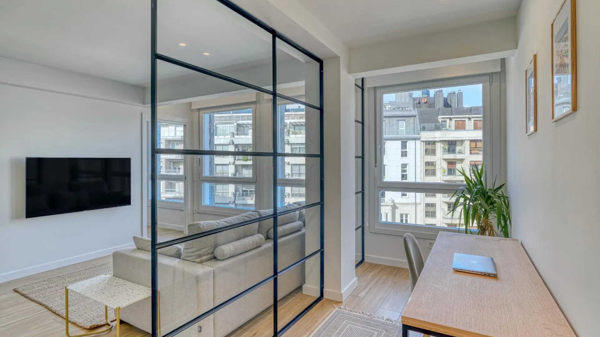 Monthly Triunfo By Sweet Home San Sebastián 0*,  Spanien