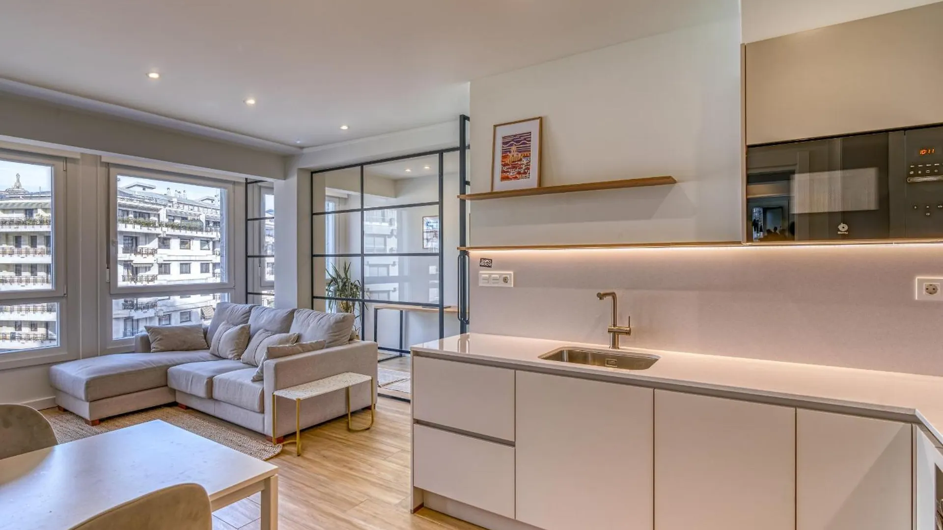Monthly Triunfo By Sweet Home San Sebastián 0*,  Spanien